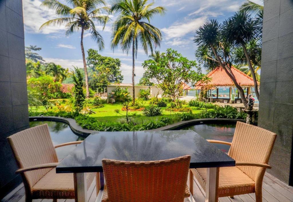 Laprima Hotel Labuan Bajo Zewnętrze zdjęcie